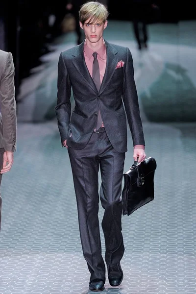 Look 12